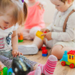 Jak wspierać samodzielność dziecka w żłobku